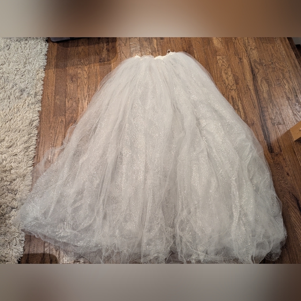 Elegant White Tulle Full Length Maxi Skirt With Silver Glitter Fits L, XL 1x